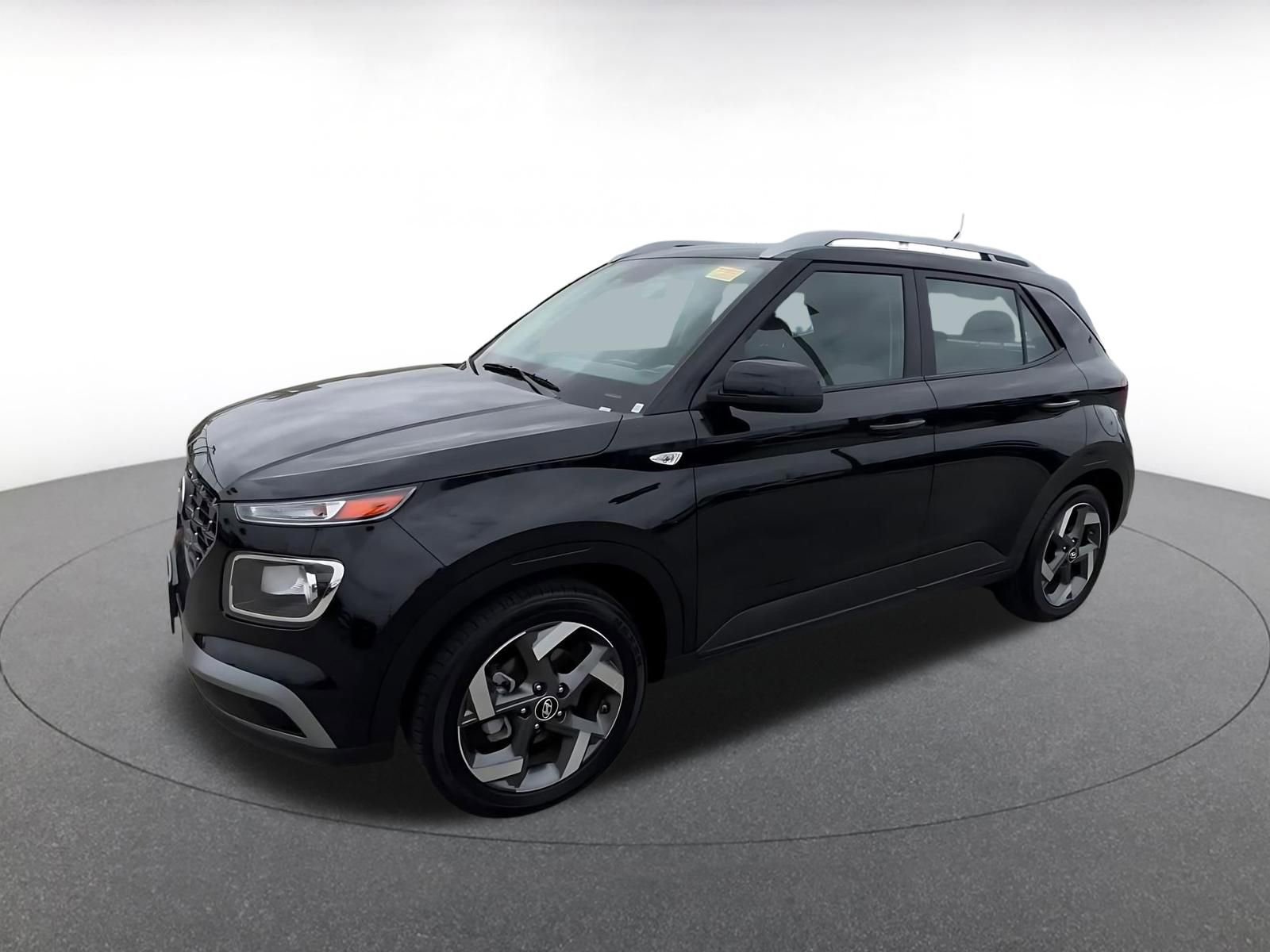 Used 2025 Hyundai Venue SEL FWD image 8