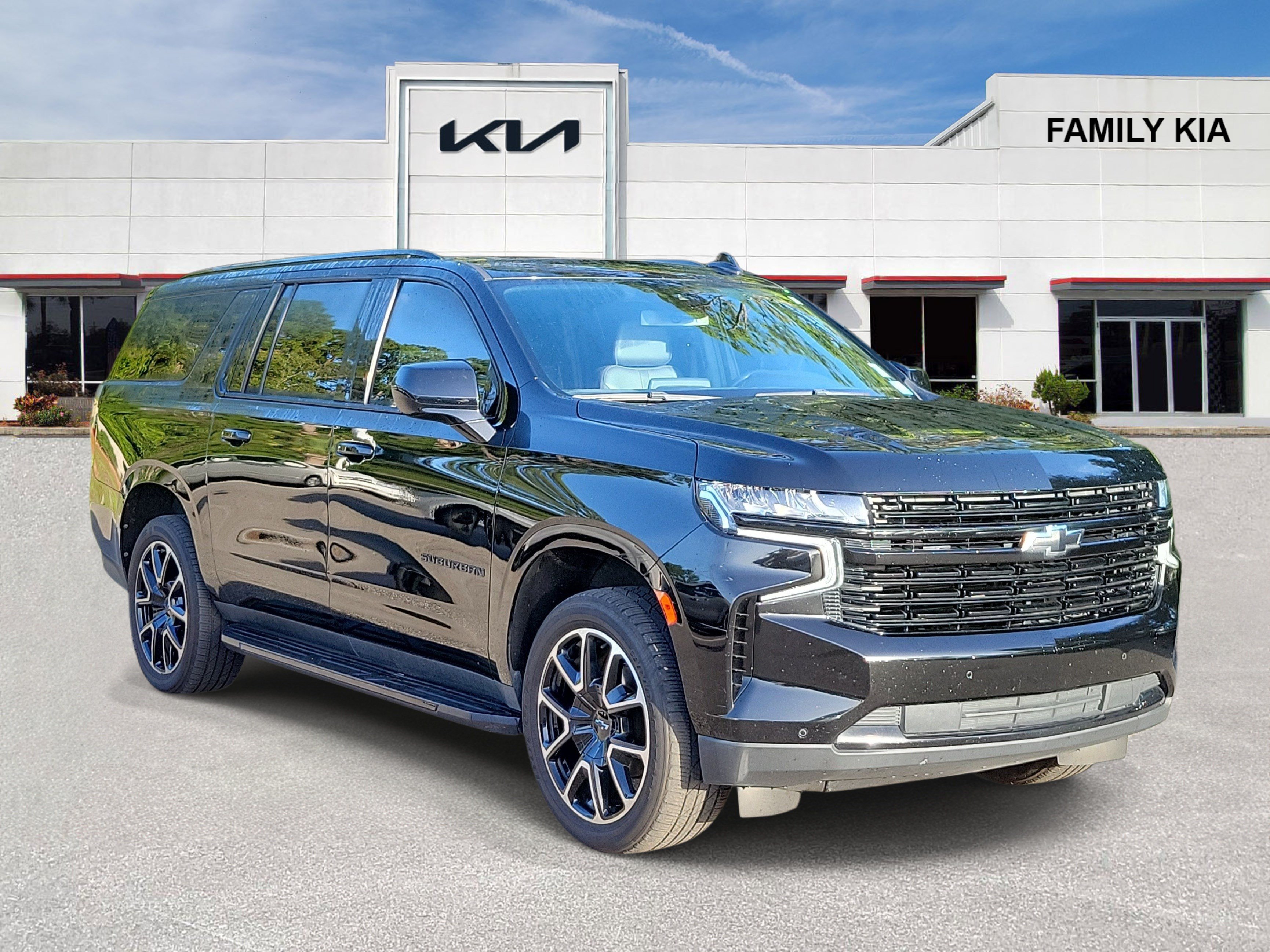 Used 2023 Chevrolet Suburban RST RWD image 1