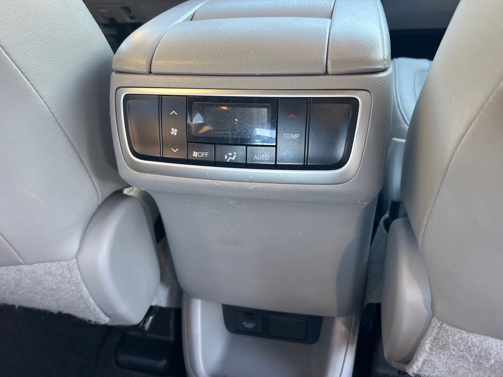 Used 2017 Toyota Highlander Limited AWD/4WD image 20