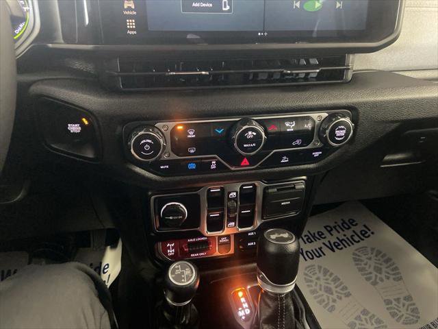 Certified 2025 Jeep Wrangler Willys 4xe image 31