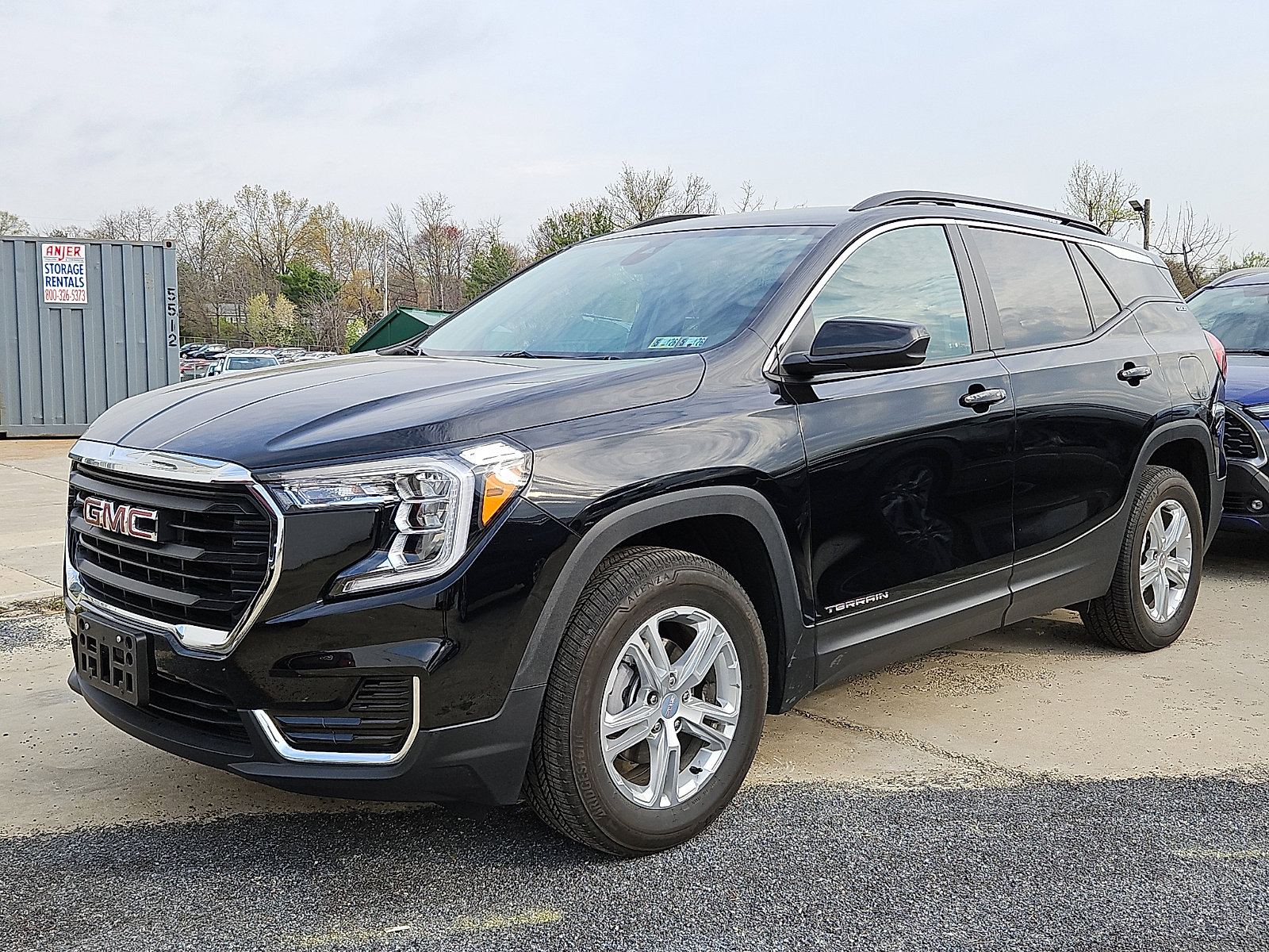 Used 2023 GMC Terrain SLE w/ Driver Convenience Package image 4