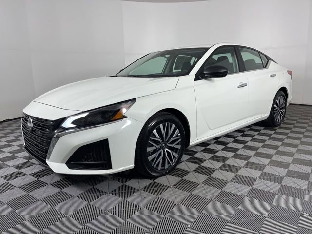 Used 2025 Nissan Altima 2.5 SV image 5