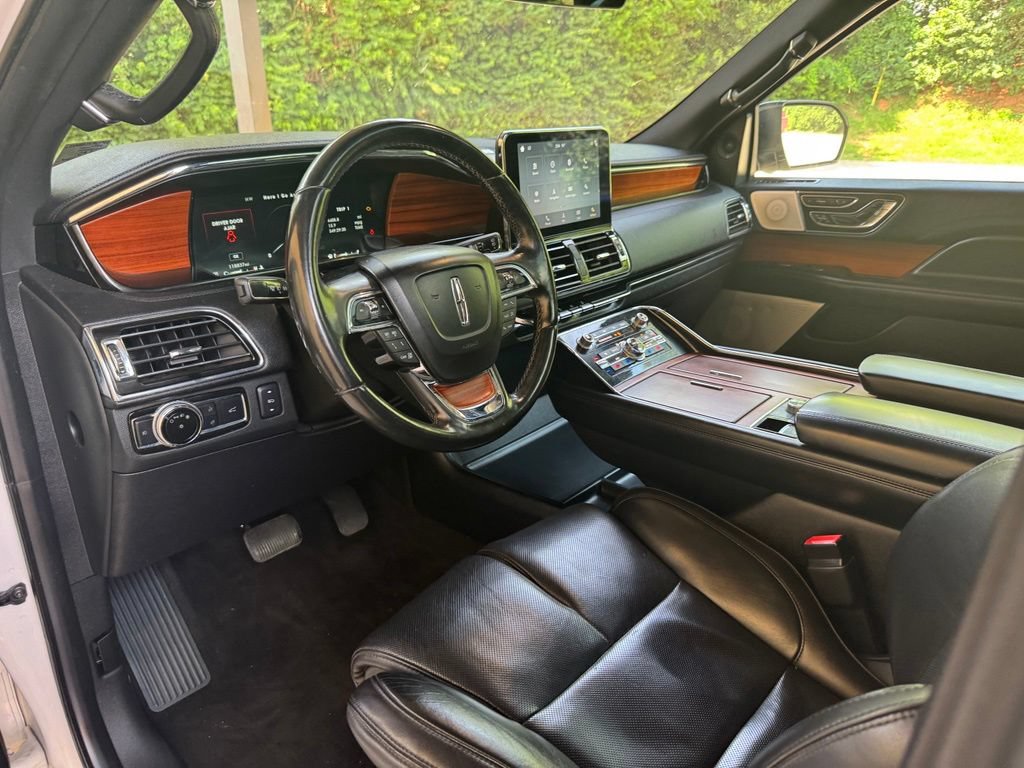 Used 2018 Lincoln Navigator L Reserve w/ Technology Package AWD/4WD image 10