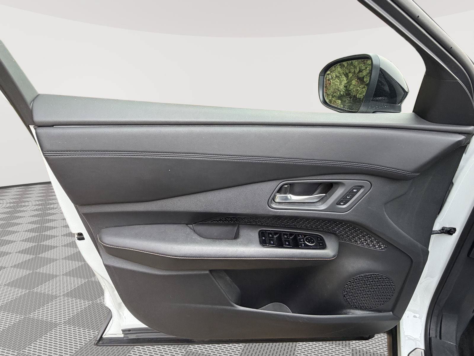 Certified 2024 Nissan Ariya AWD image 13
