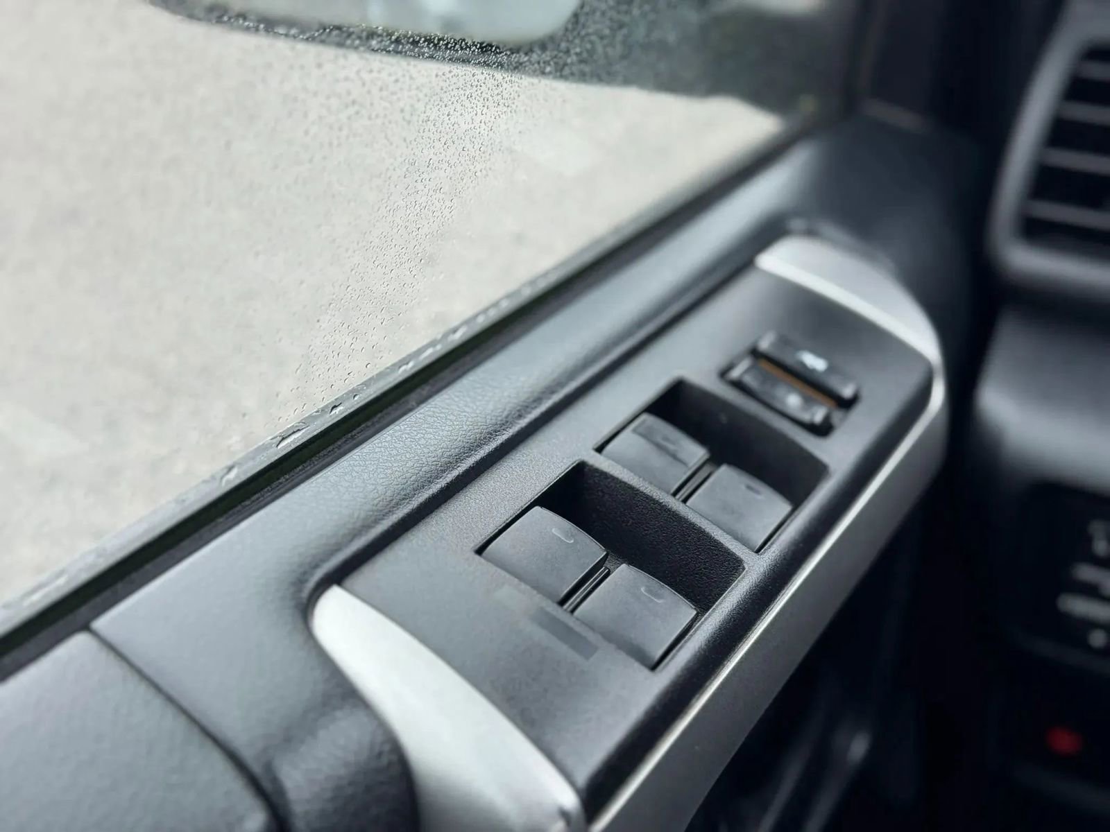 Used 2010 Toyota 4Runner Limited AWD/4WD image 26