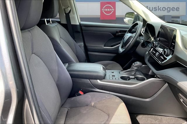 Used 2023 Toyota Highlander L FWD image 28