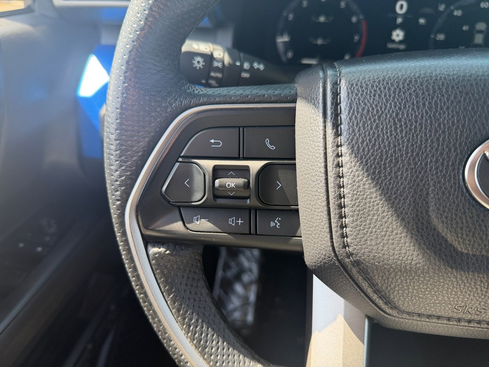 Certified 2025 Toyota Tacoma TRD Off-Road AWD/4WD image 20