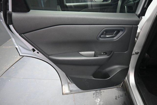 Used 2024 Nissan Rogue S AWD/4WD image 13