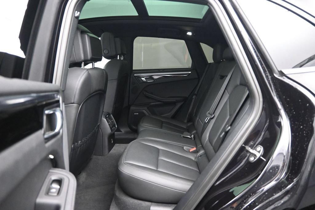 Used 2022 Porsche Macan AWD/4WD image 25