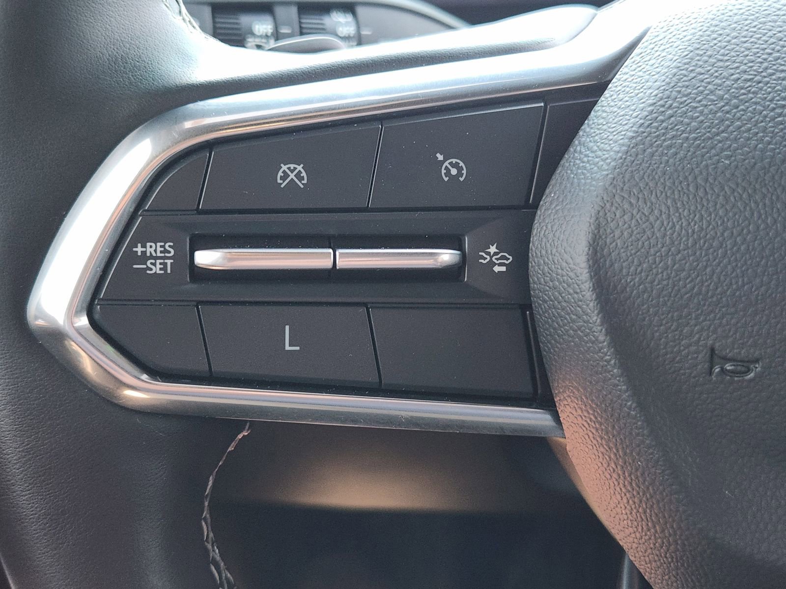 Used 2024 Chevrolet Traverse LT w/ Midnight/Sport Edition image 31