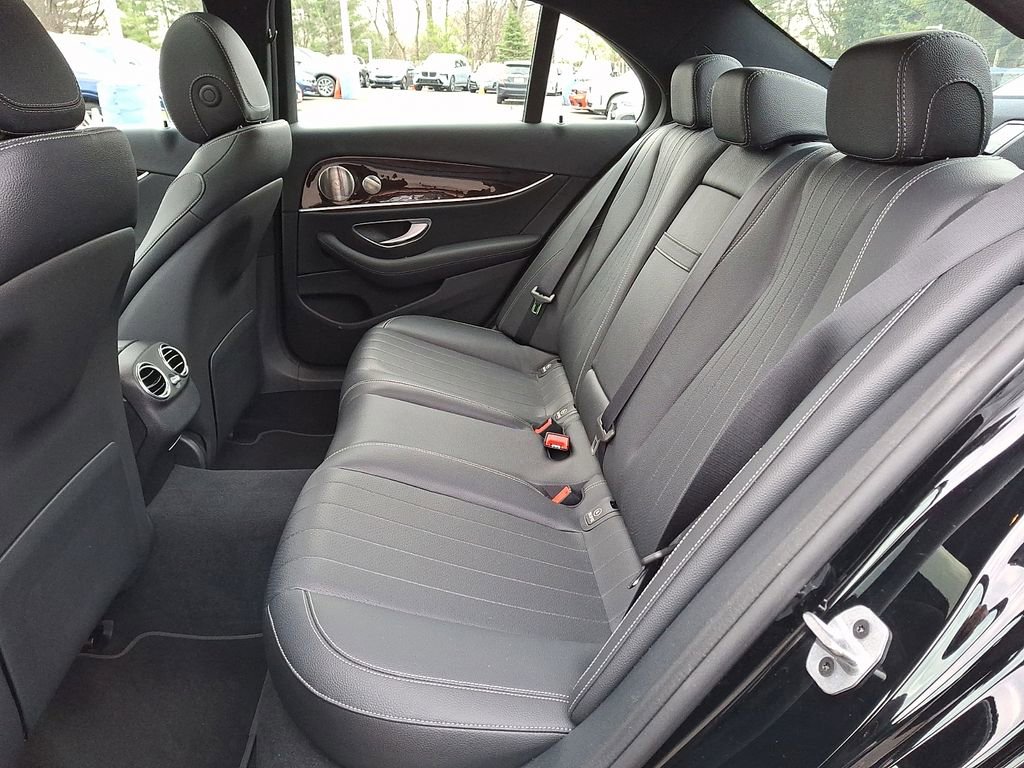 Used 2022 Mercedes-Benz E 350 4MATIC Sedan image 7