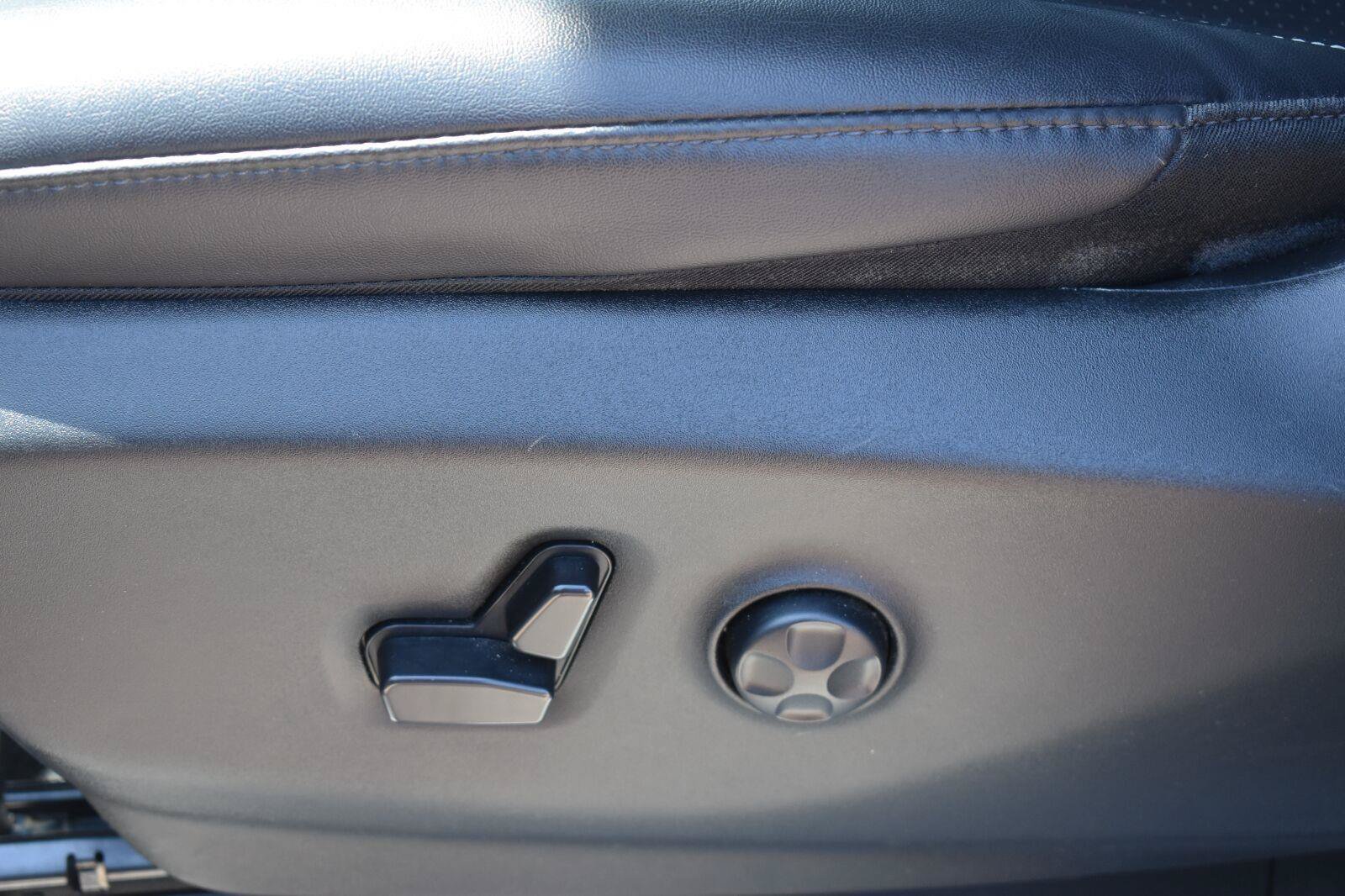 Used 2024 Chrysler Pacifica Touring-L FWD image 23