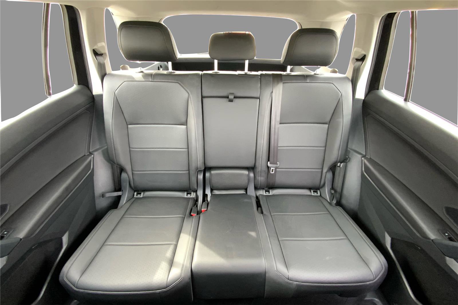 Used 2019 Volkswagen Tiguan SE w/ Panoramic Sunroof Package image 14