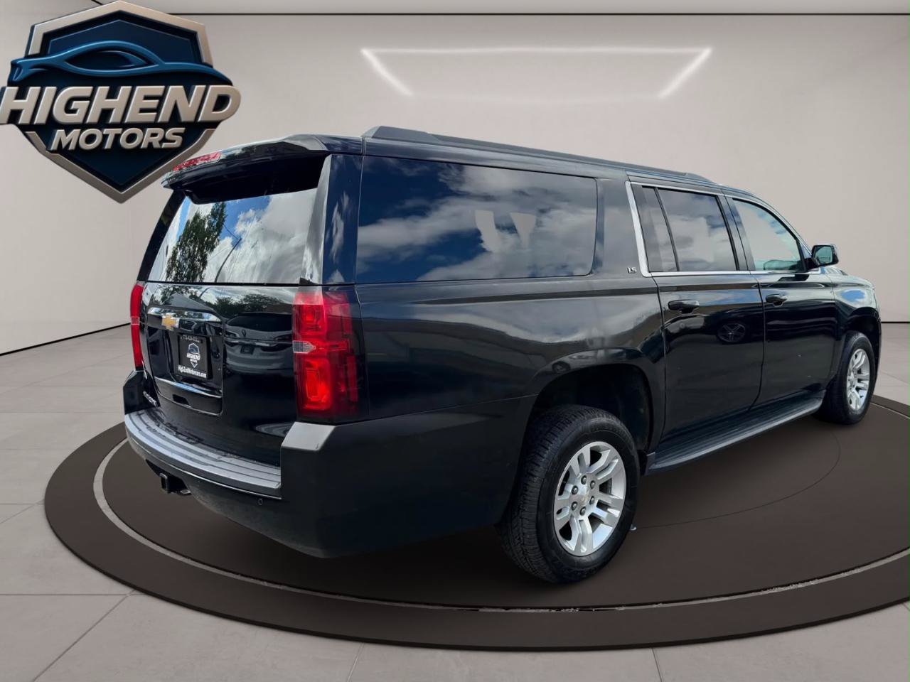Used 2016 Chevrolet Suburban LS RWD image 6