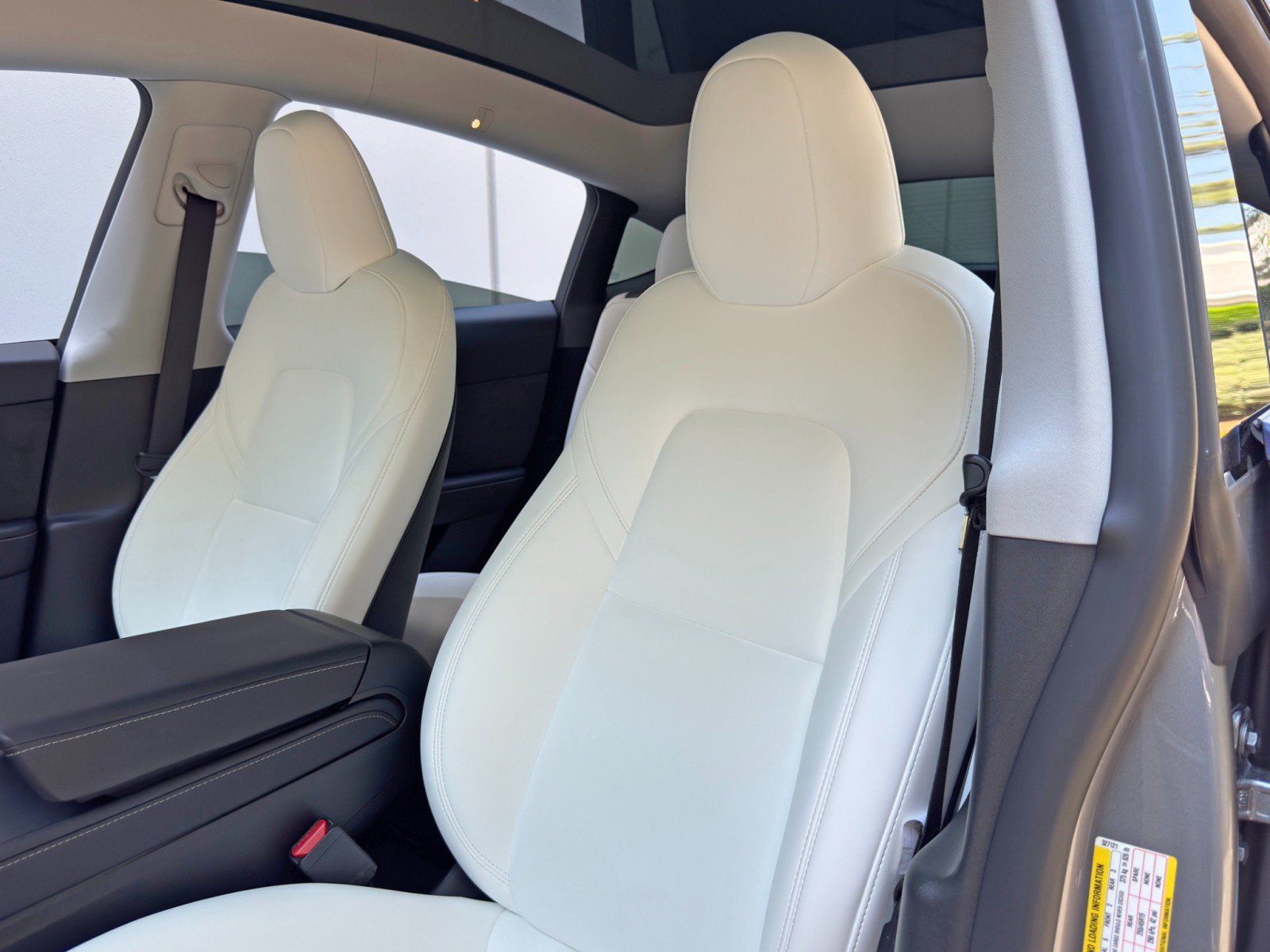 Used 2024 Tesla Model Y Long Range RWD image 38