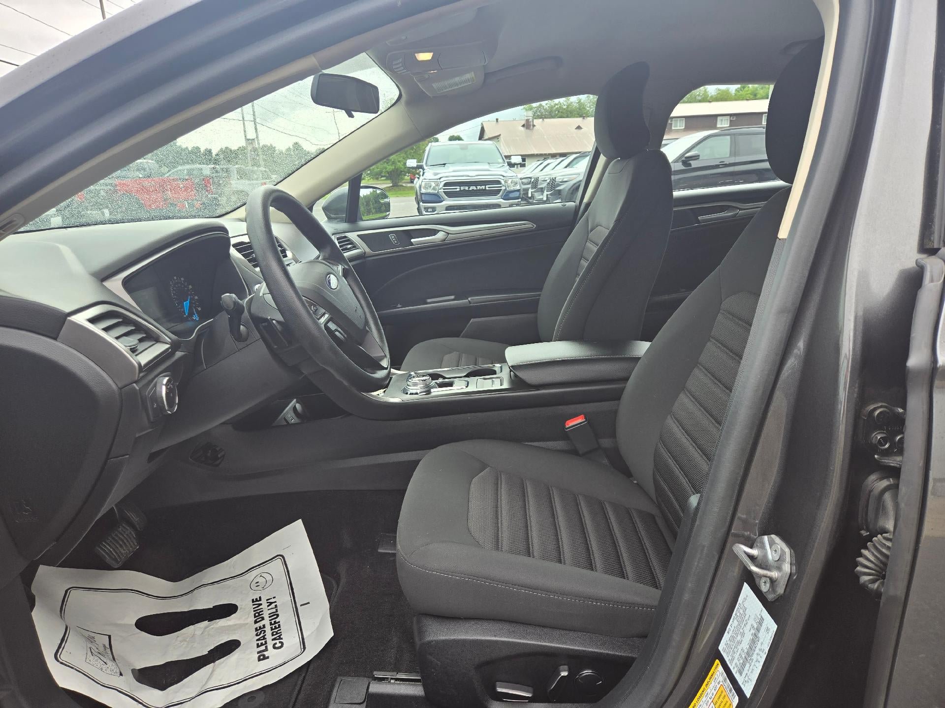 Used 2018 Ford Fusion SE FWD image 8