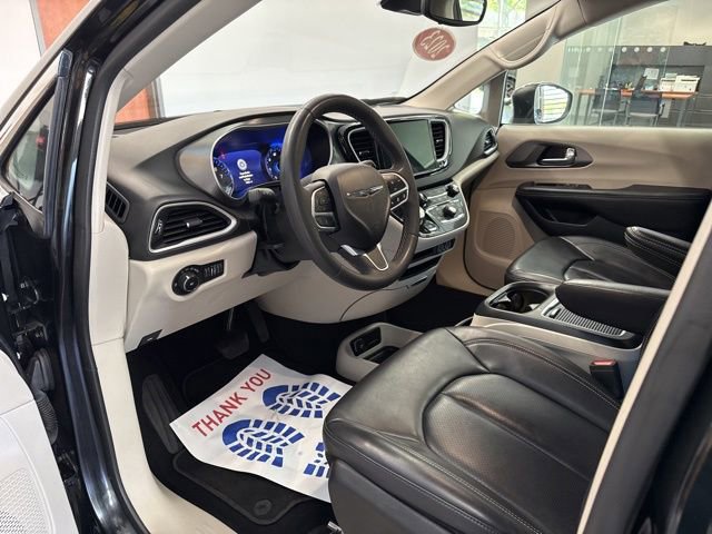Used 2023 Chrysler Pacifica Touring-L FWD image 25