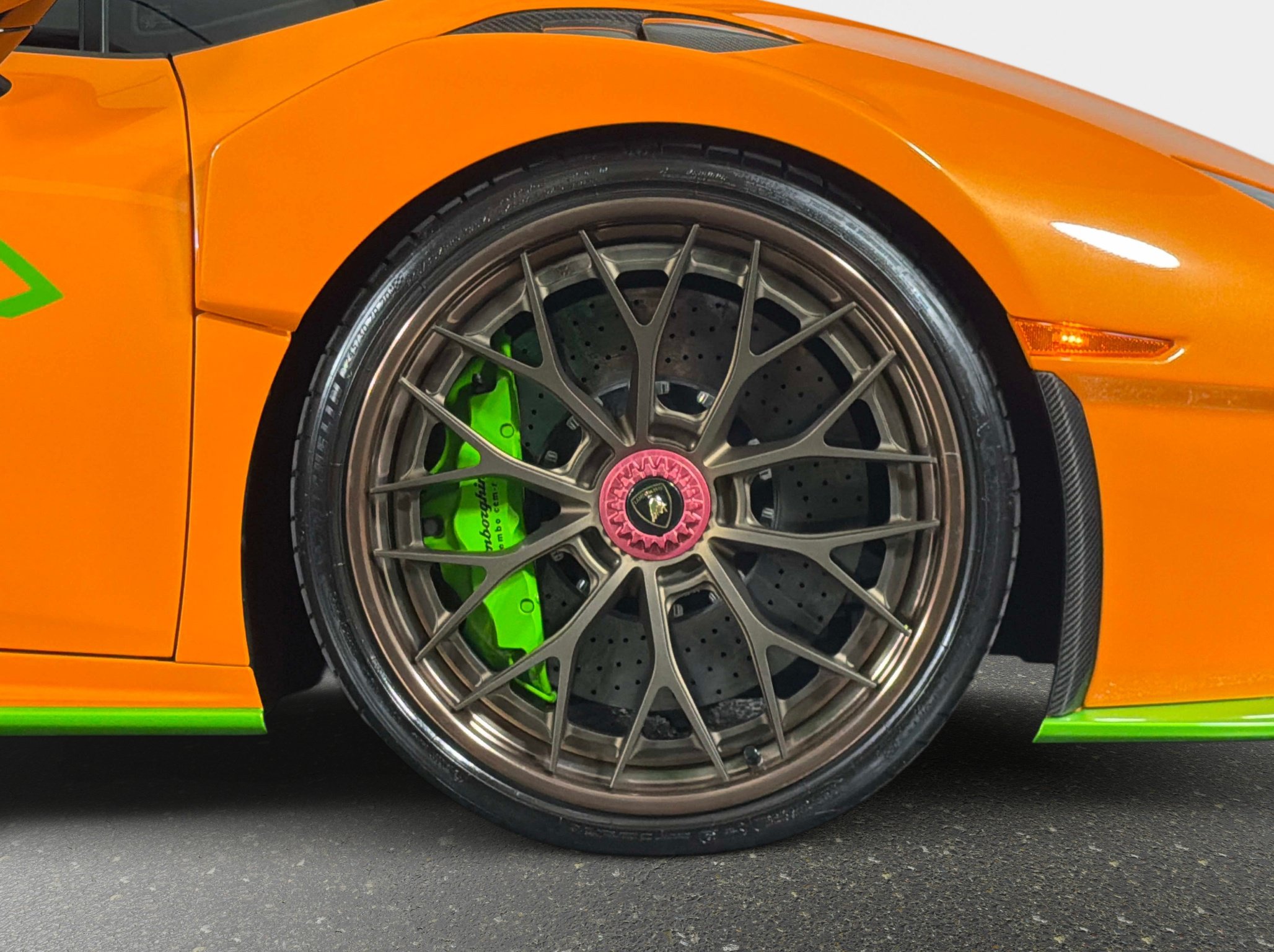Used 2022 Lamborghini Huracan STO RWD image 3