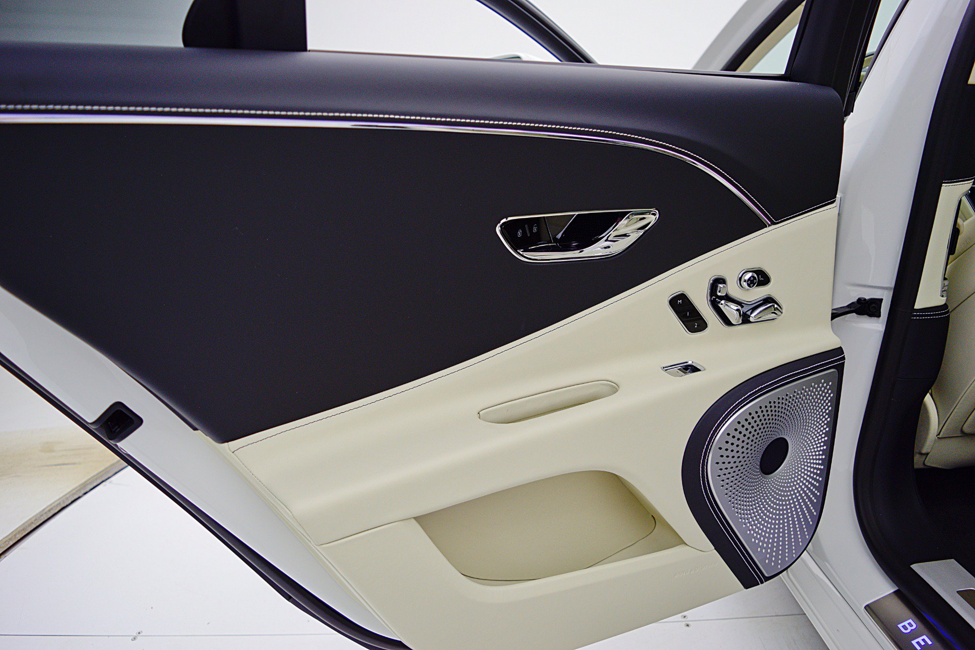 Used 2024 Bentley Flying Spur Azure AWD/4WD image 41