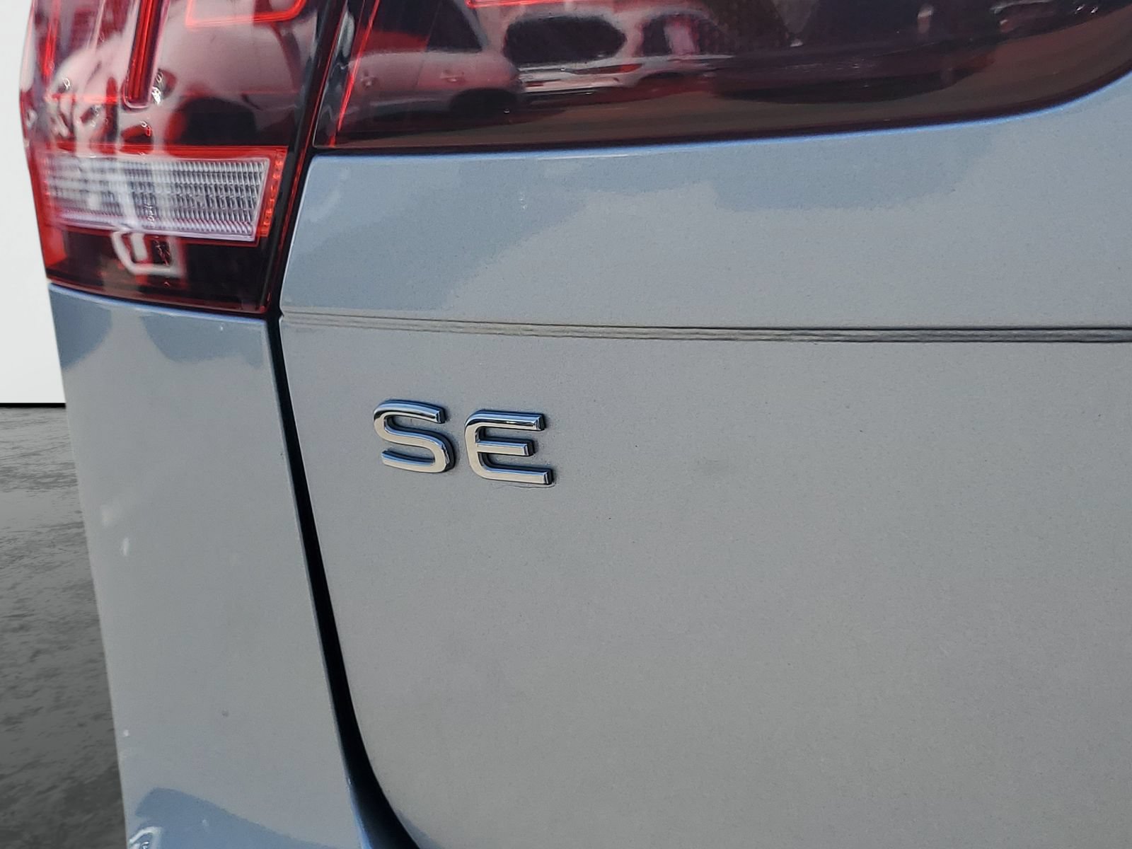 Used 2023 Volkswagen Tiguan SE R-Line FWD image 7