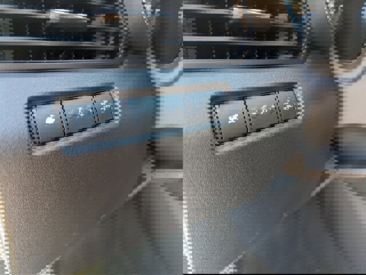 New 2025 Nissan Altima 2.5 SR image 15