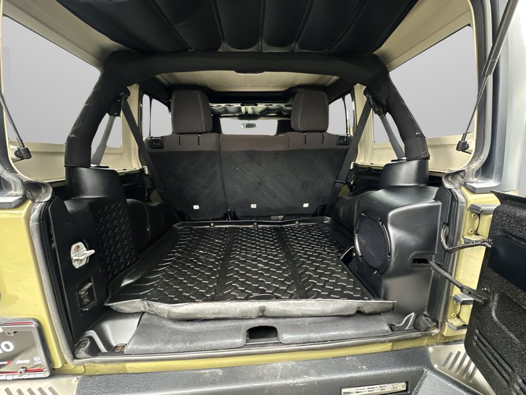 Used 2013 Jeep Wrangler Unlimited Rubicon w/ Connectivity Group image 19