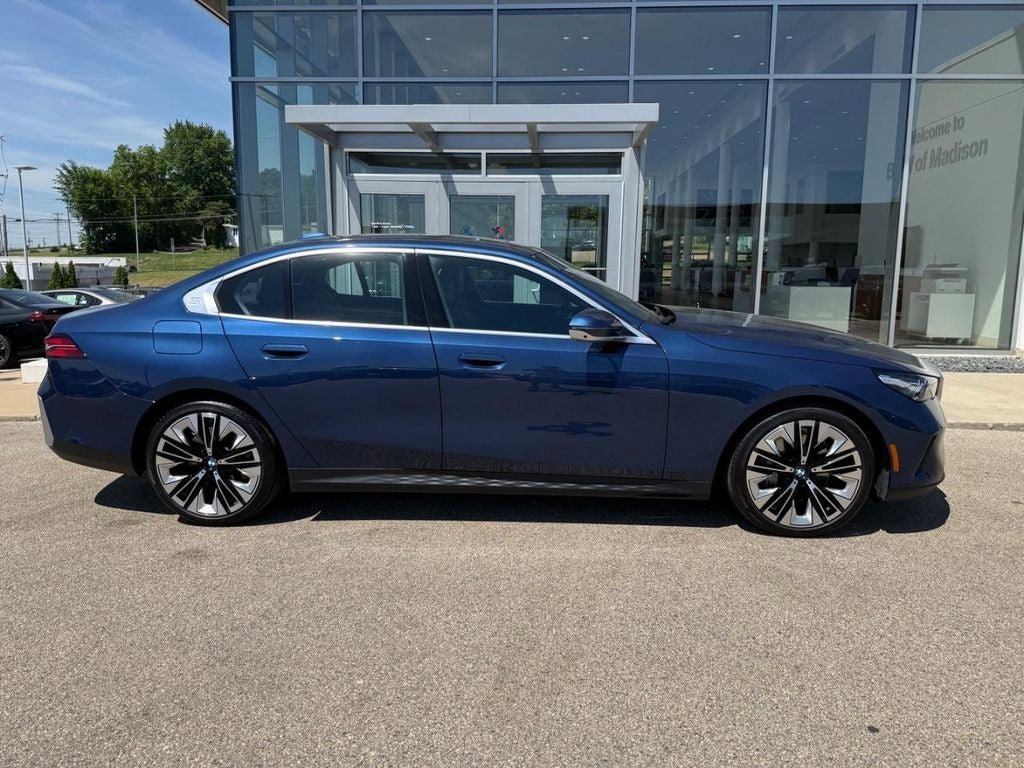 Used 2026 BMW 540i xDrive AWD/4WD image 2