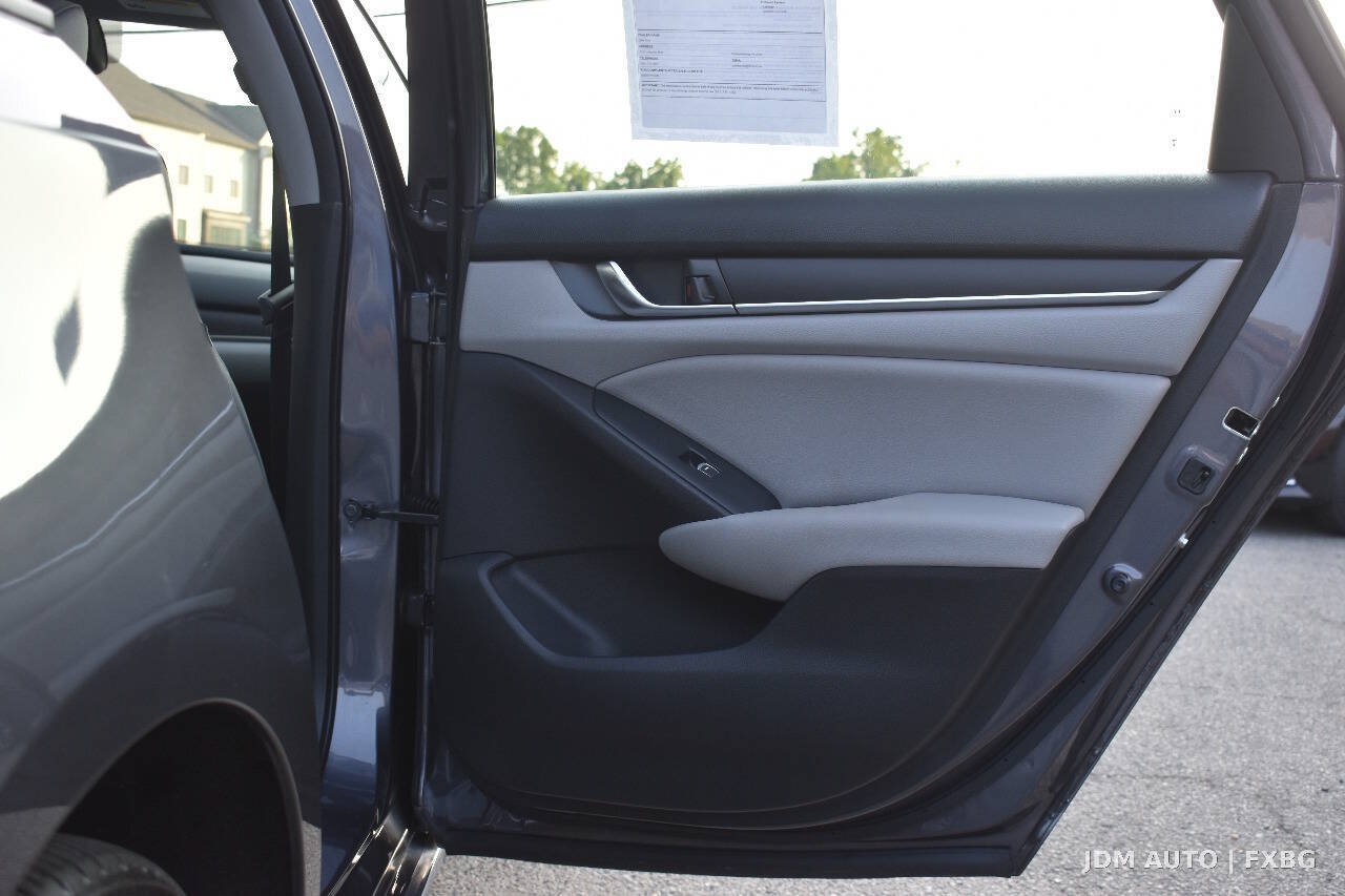 Used 2018 Honda Accord EX image 11