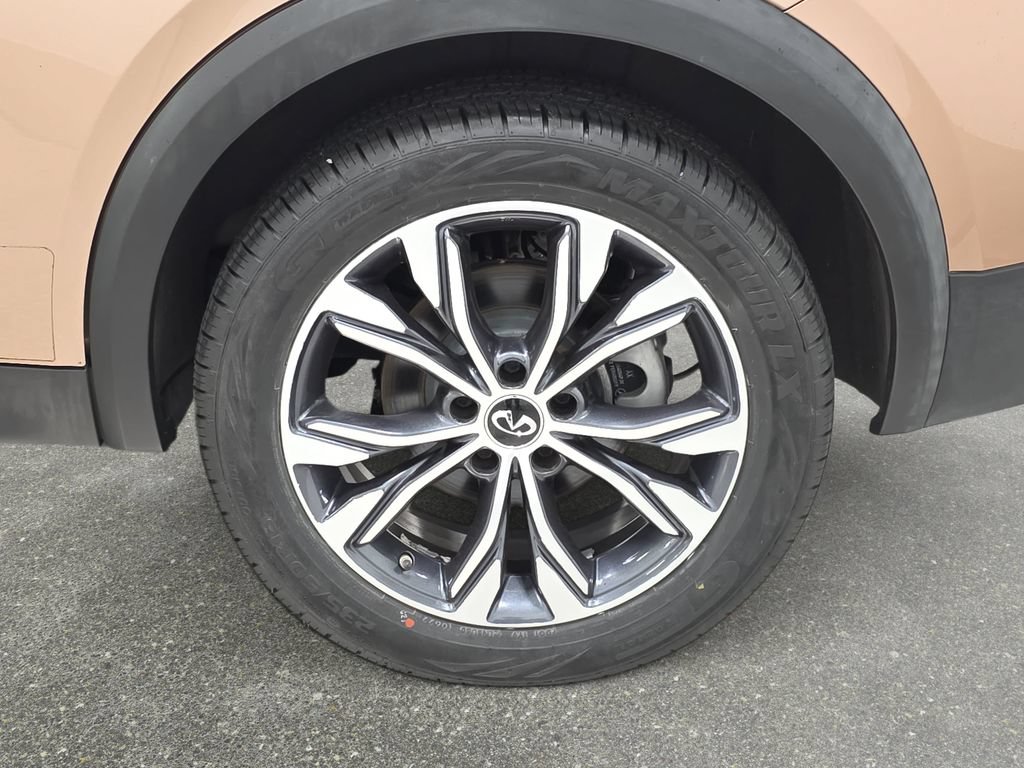 Used 2017 INFINITI QX30 Premium w/ Navigation Package AWD/4WD image 31