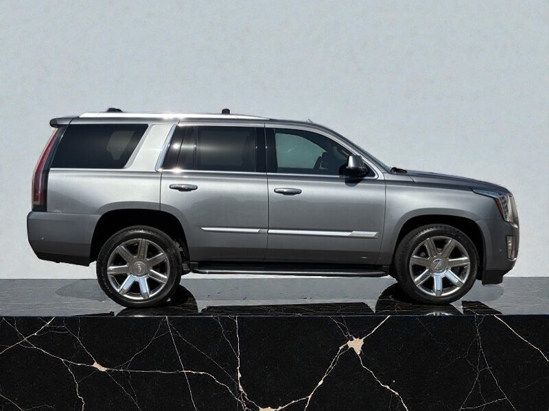 Used 2020 Cadillac Escalade Premium Luxury AWD/4WD image 4