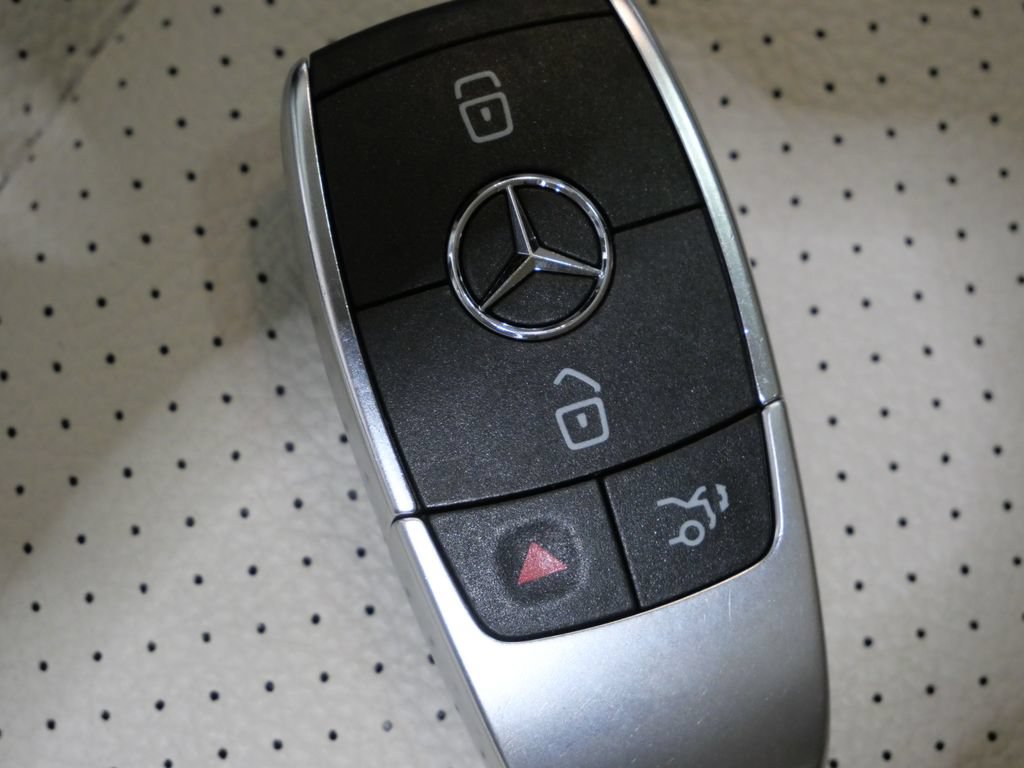 Used 2022 Mercedes-Benz GLS 450 4MATIC image 34