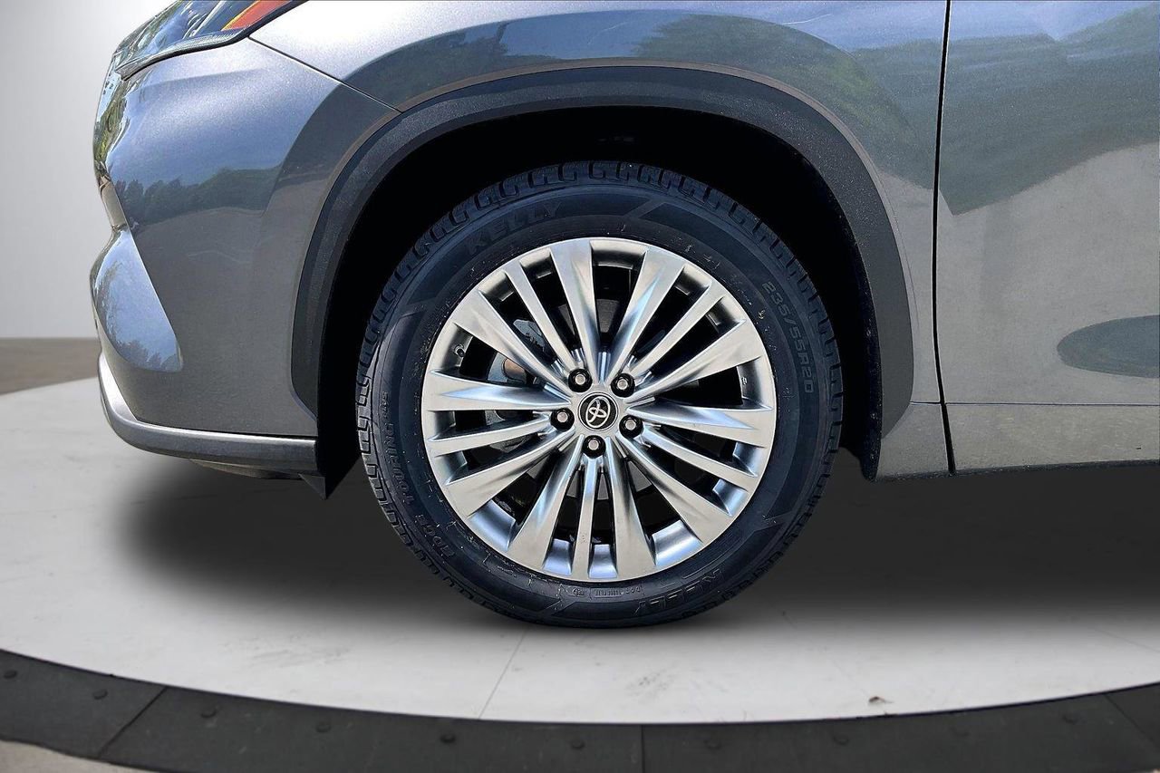 Used 2023 Toyota Highlander Platinum FWD image 36