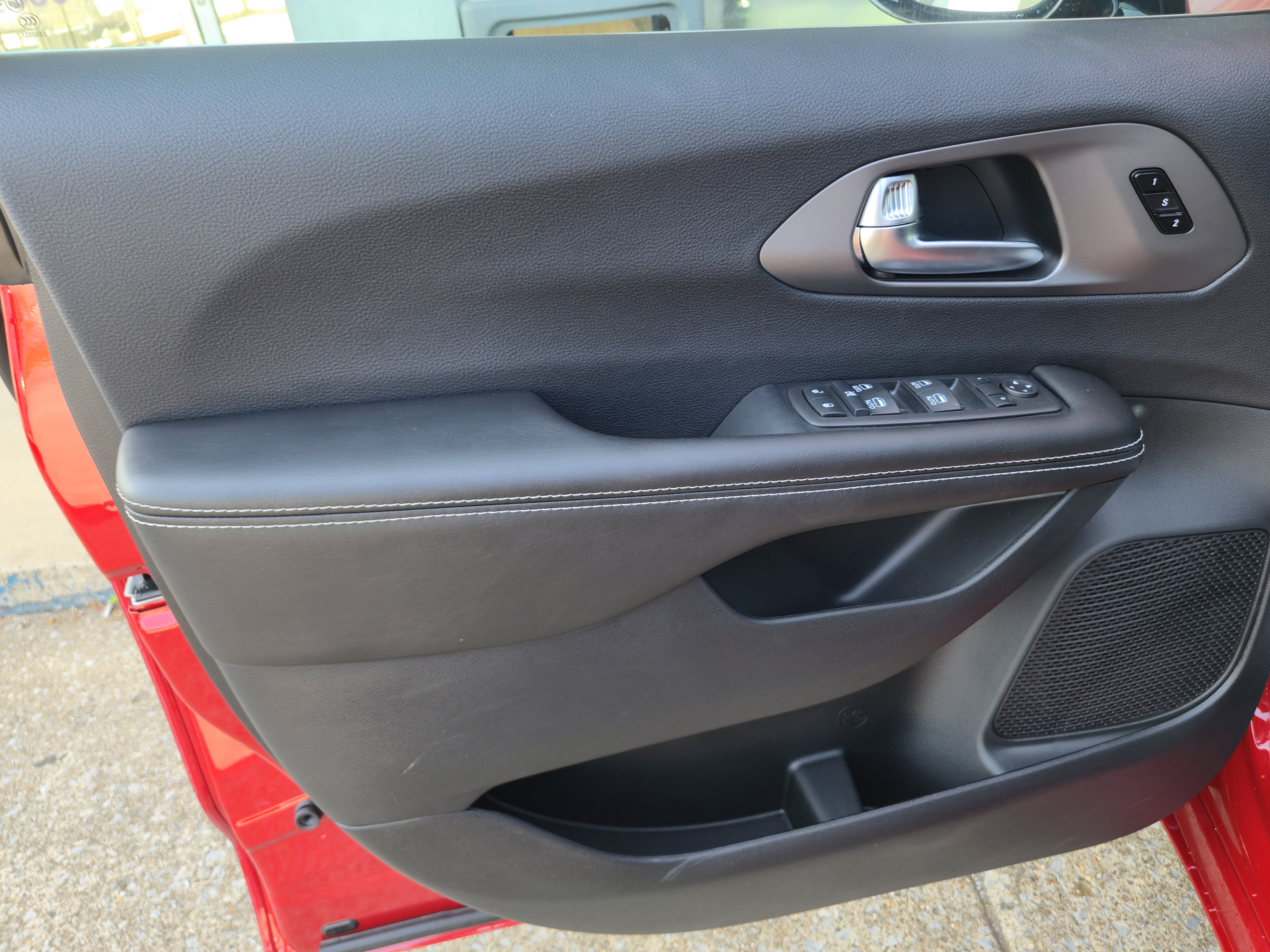 New 2027 Chrysler Pacifica Select FWD image 28