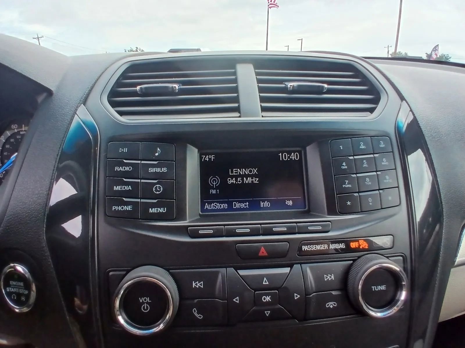 Used 2018 Ford Explorer XLT FWD image 12