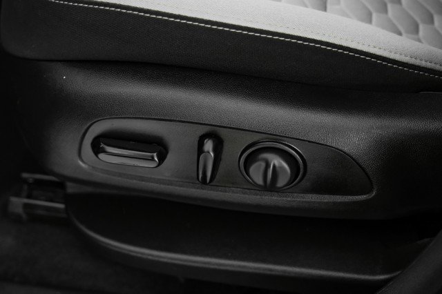 Used 2021 Chevrolet Equinox LS image 25