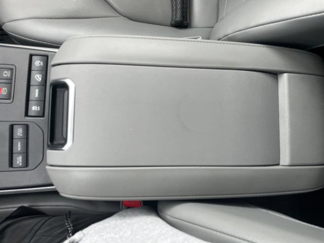 Used 2021 Toyota Highlander XLE AWD/4WD image 17