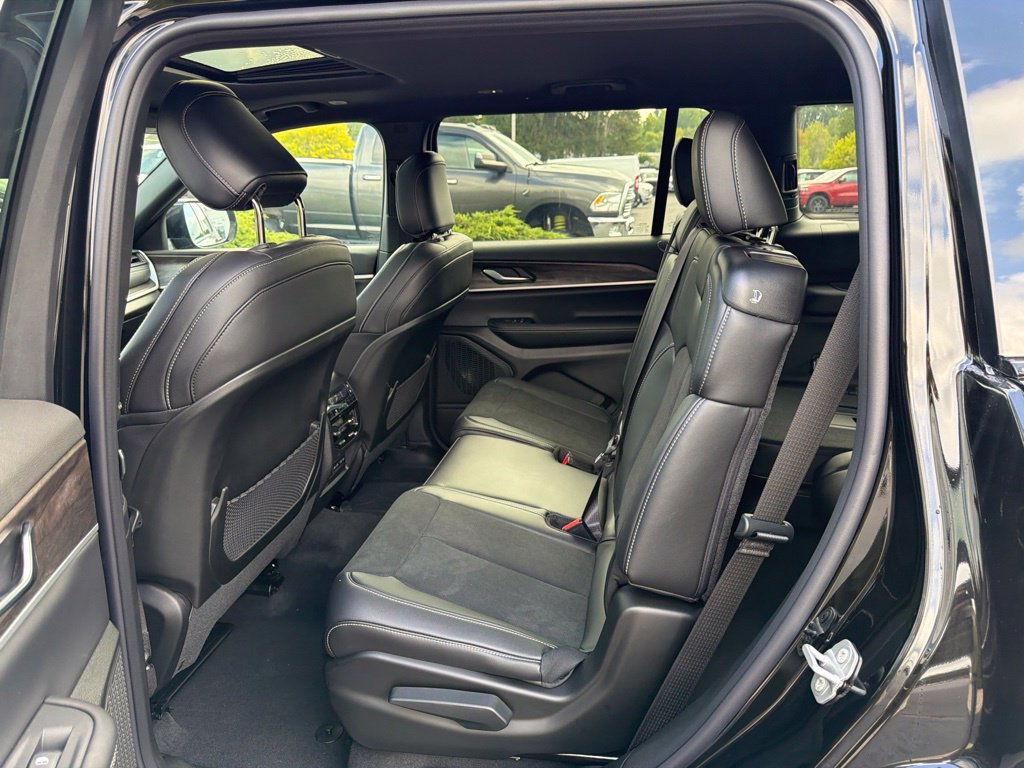 New 2026 Jeep Grand Cherokee L 4WD image 18