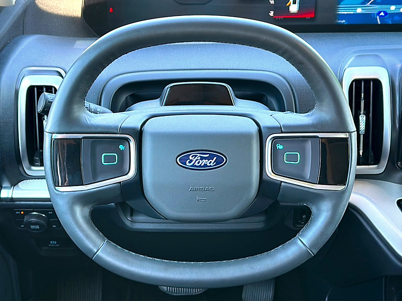 Used 2025 Ford Expedition Active AWD/4WD image 29