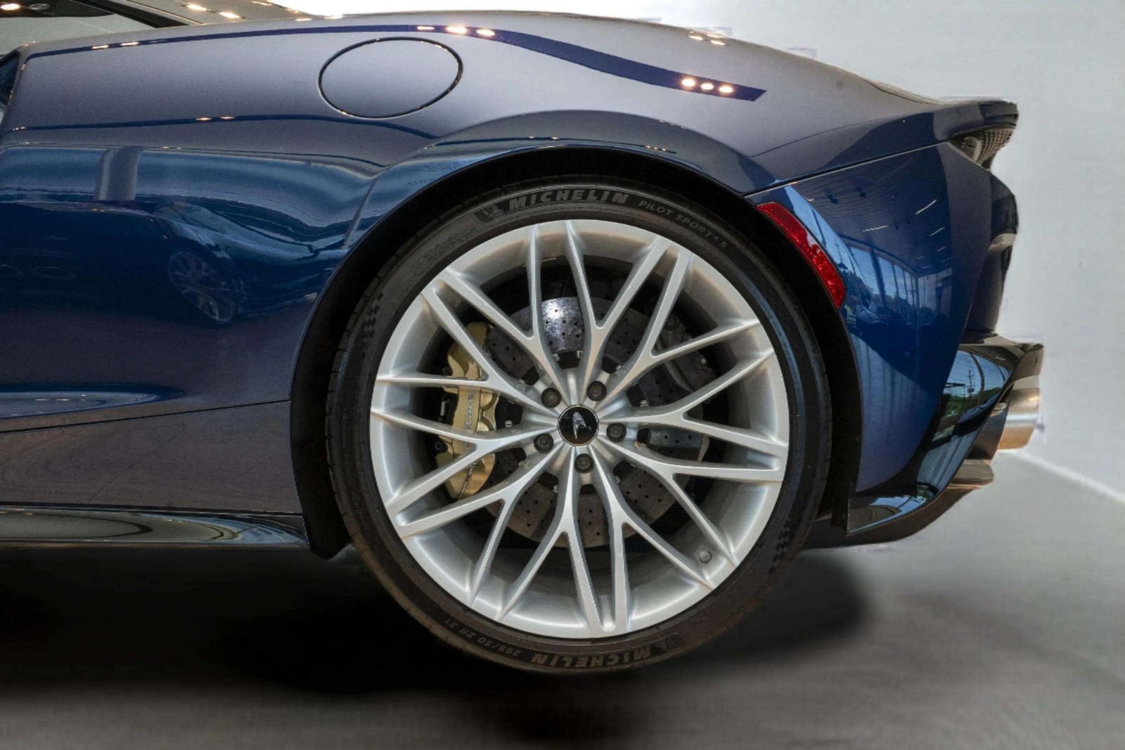 Used 2023 McLaren GT RWD image 10