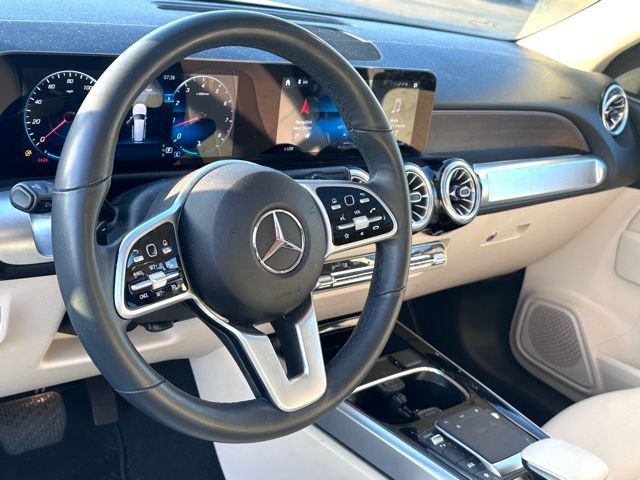 Used 2022 Mercedes-Benz GLB 250 4MATIC image 14