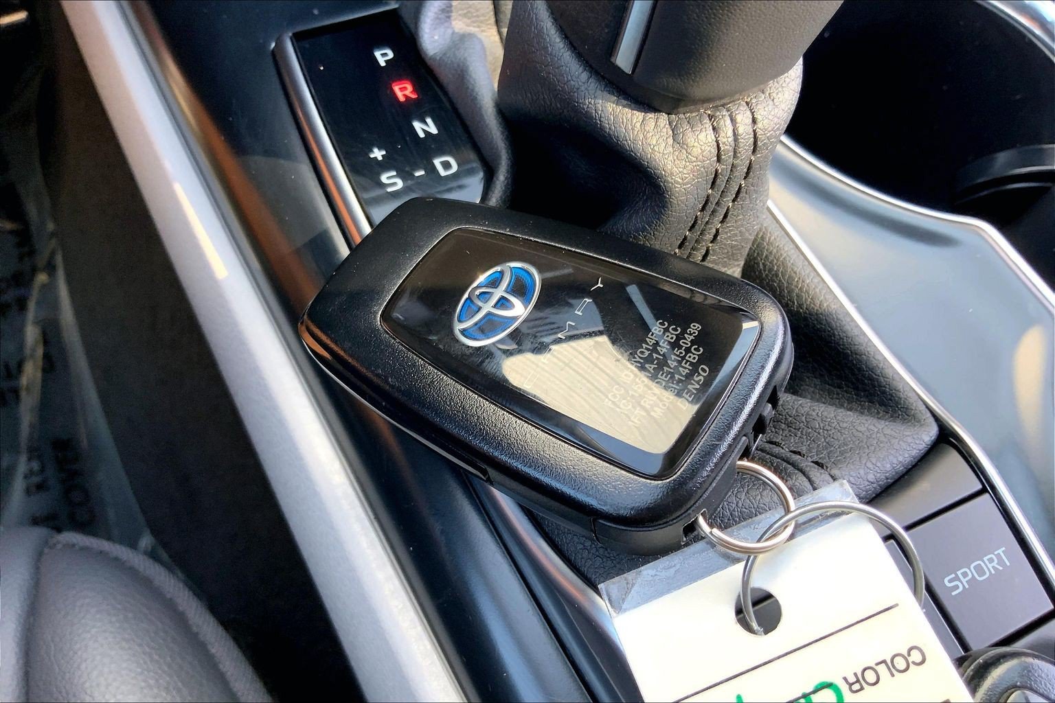 Used 2020 Toyota Camry XLE w/ Sunroof Package FWD image 14