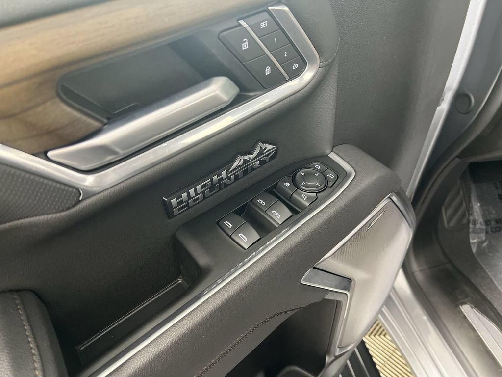 Certified 2026 Chevrolet Silverado 1500 High Country w/ Technology Package AWD/4WD image 23