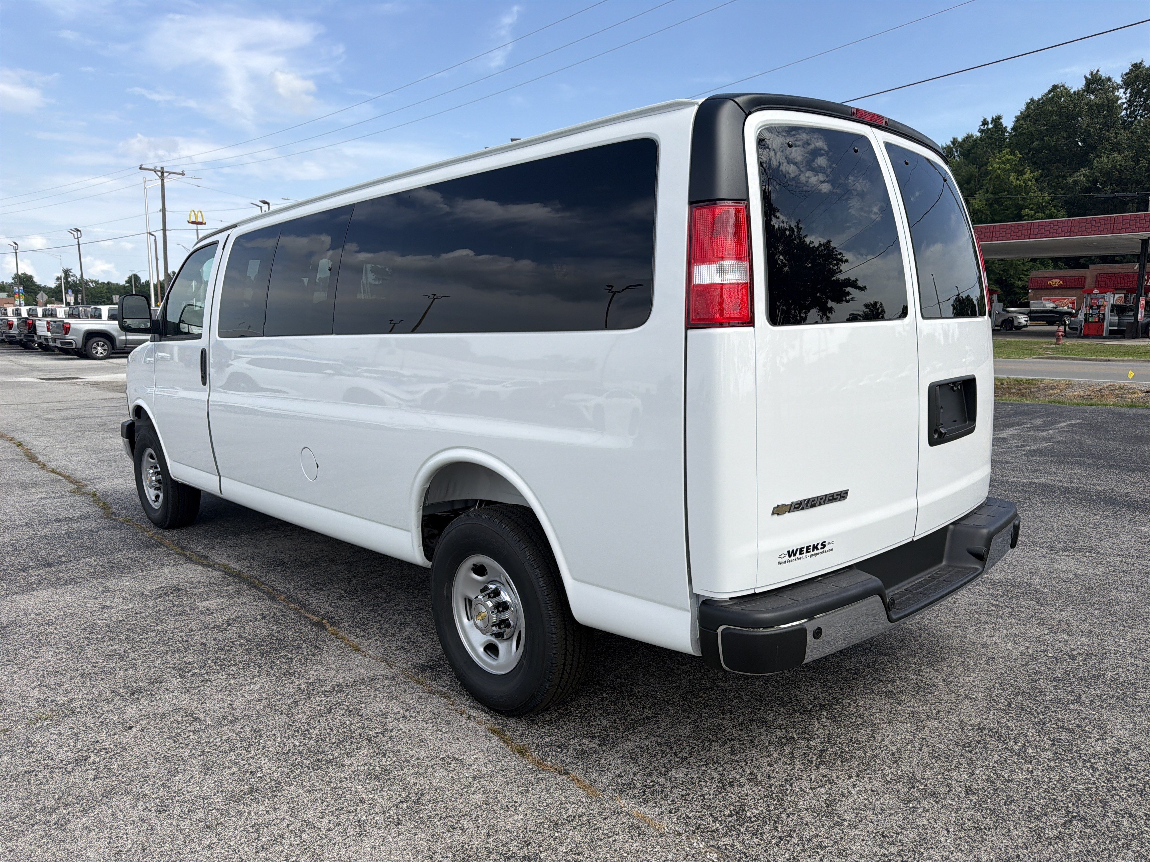 Used 2026 Chevrolet Express 3500 LT w/ LT Preferred Equipment Group RWD image 5