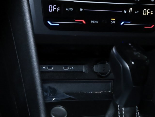 Used 2024 Volkswagen Tiguan SE R-Line image 28