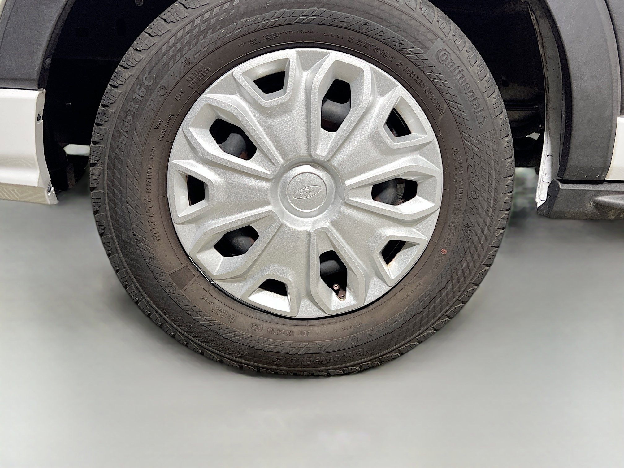 Used 2023 Ford Transit 350 XLT image 14