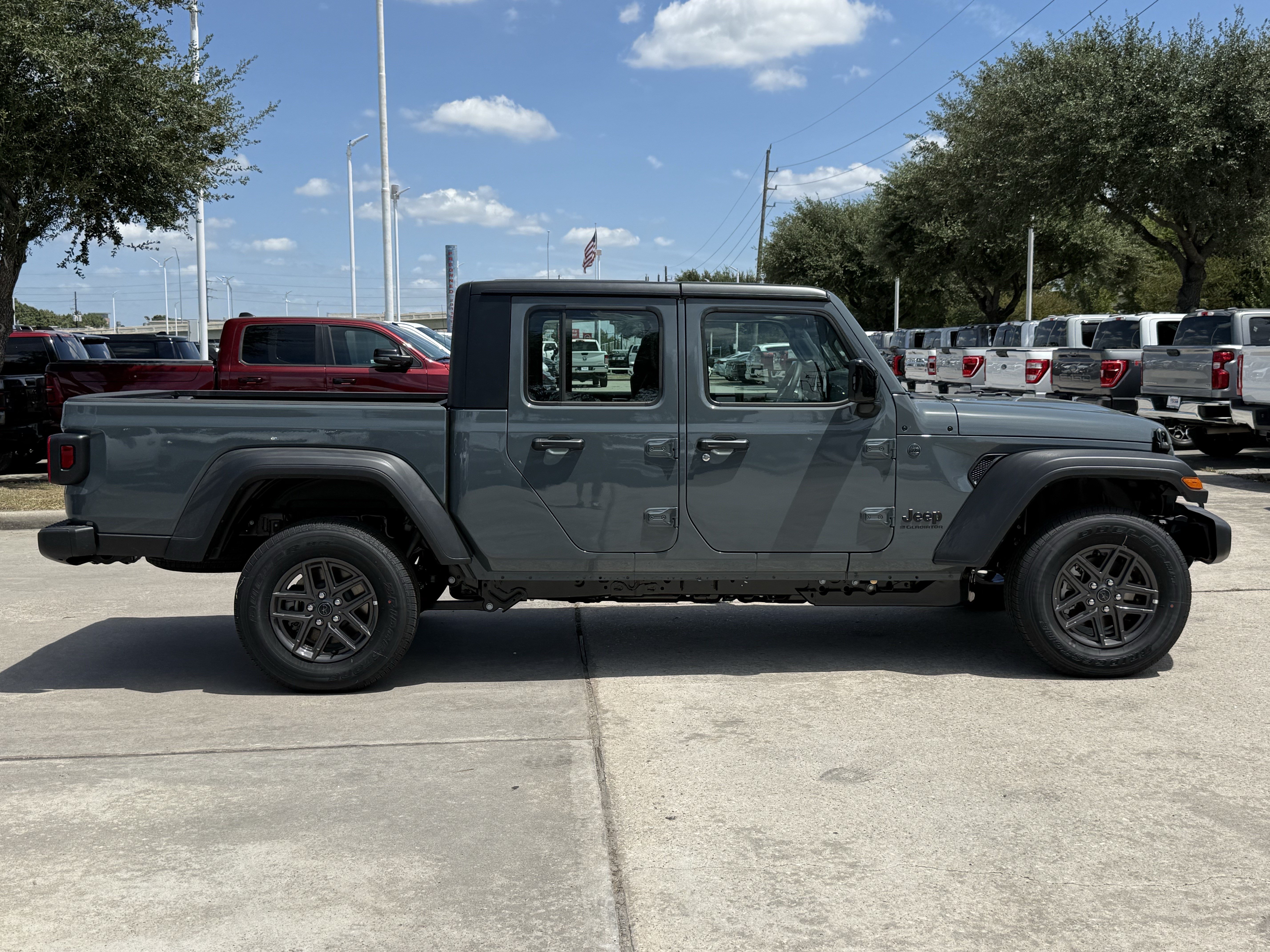 New 2026 Jeep Gladiator Sport AWD/4WD image 3