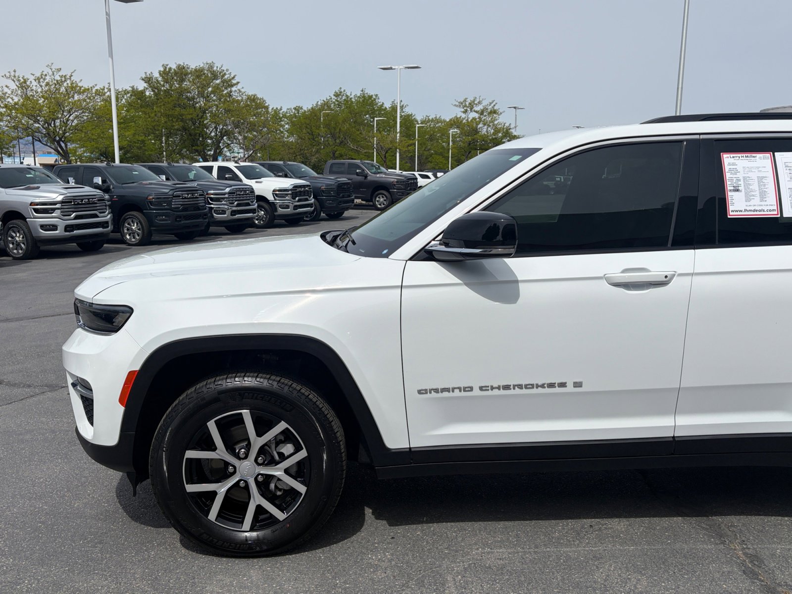 Used 2025 Jeep Grand Cherokee Limited w/ Trailer Tow Package image 9