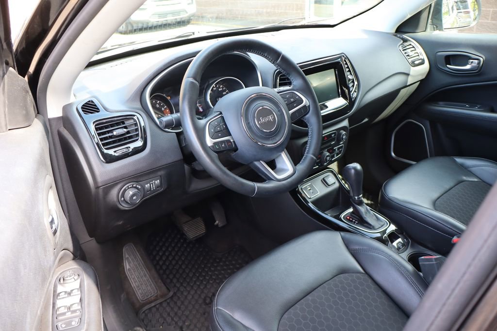 Used 2018 Jeep Compass Latitude w/ Popular Equipment Group FWD image 12