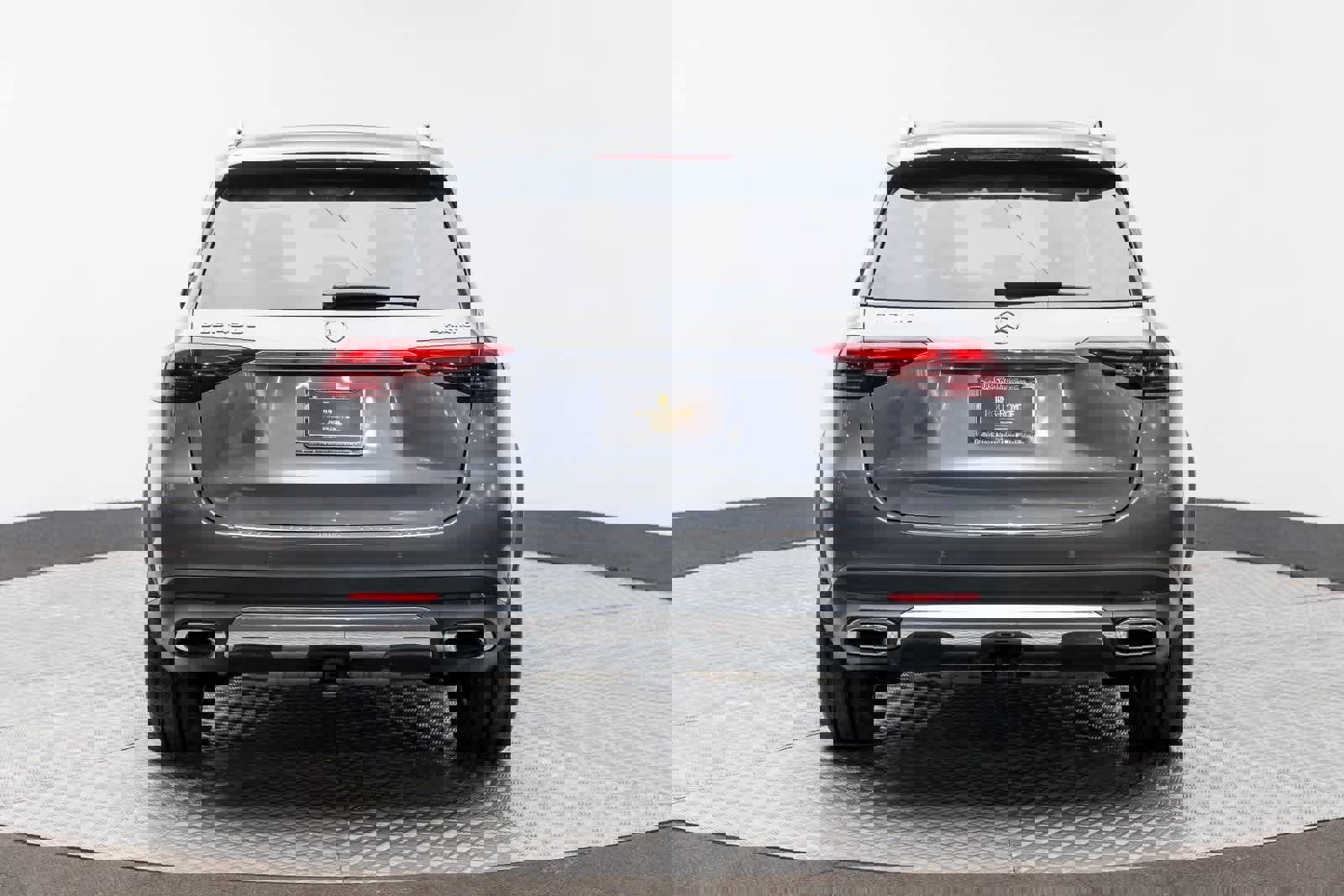 Used 2025 Mercedes-Benz GLE 450e 4MATIC w/ Driver Assistance Package image 5