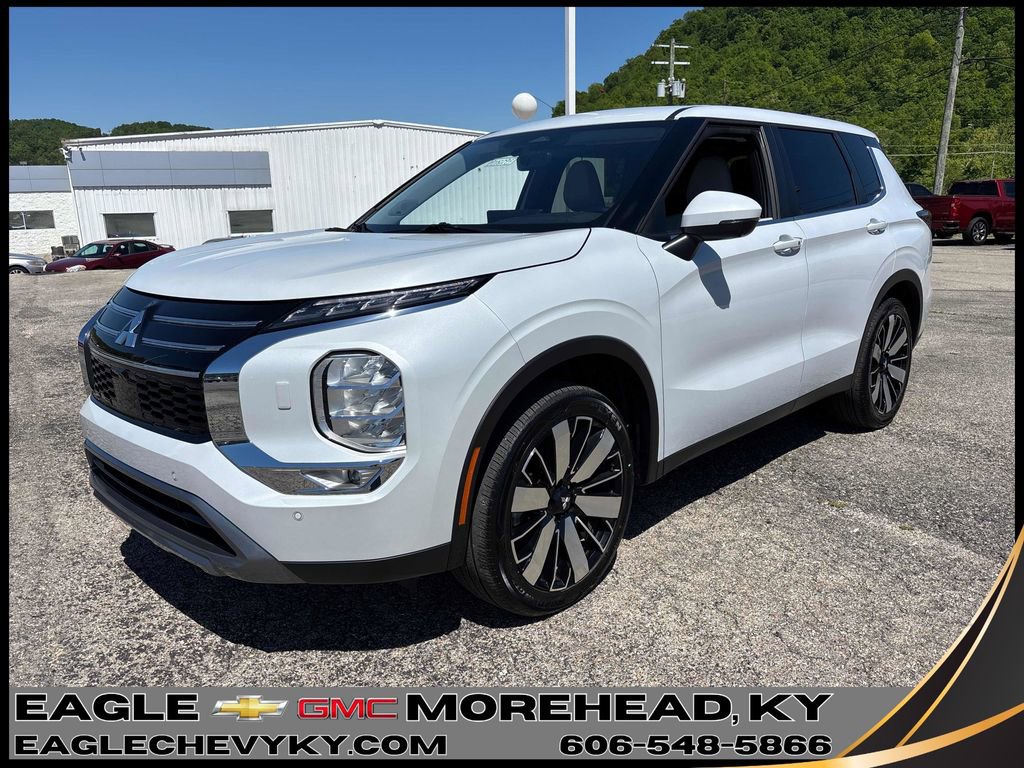 Used 2025 Mitsubishi Outlander SE